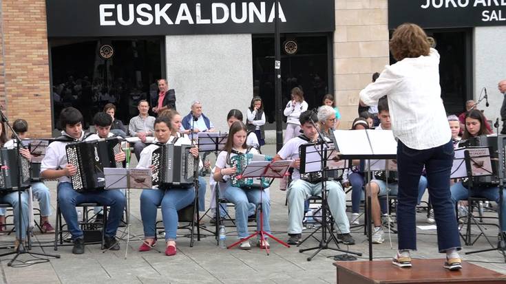 Andoaingo Akordeoi Topaketa: "Abba gold"