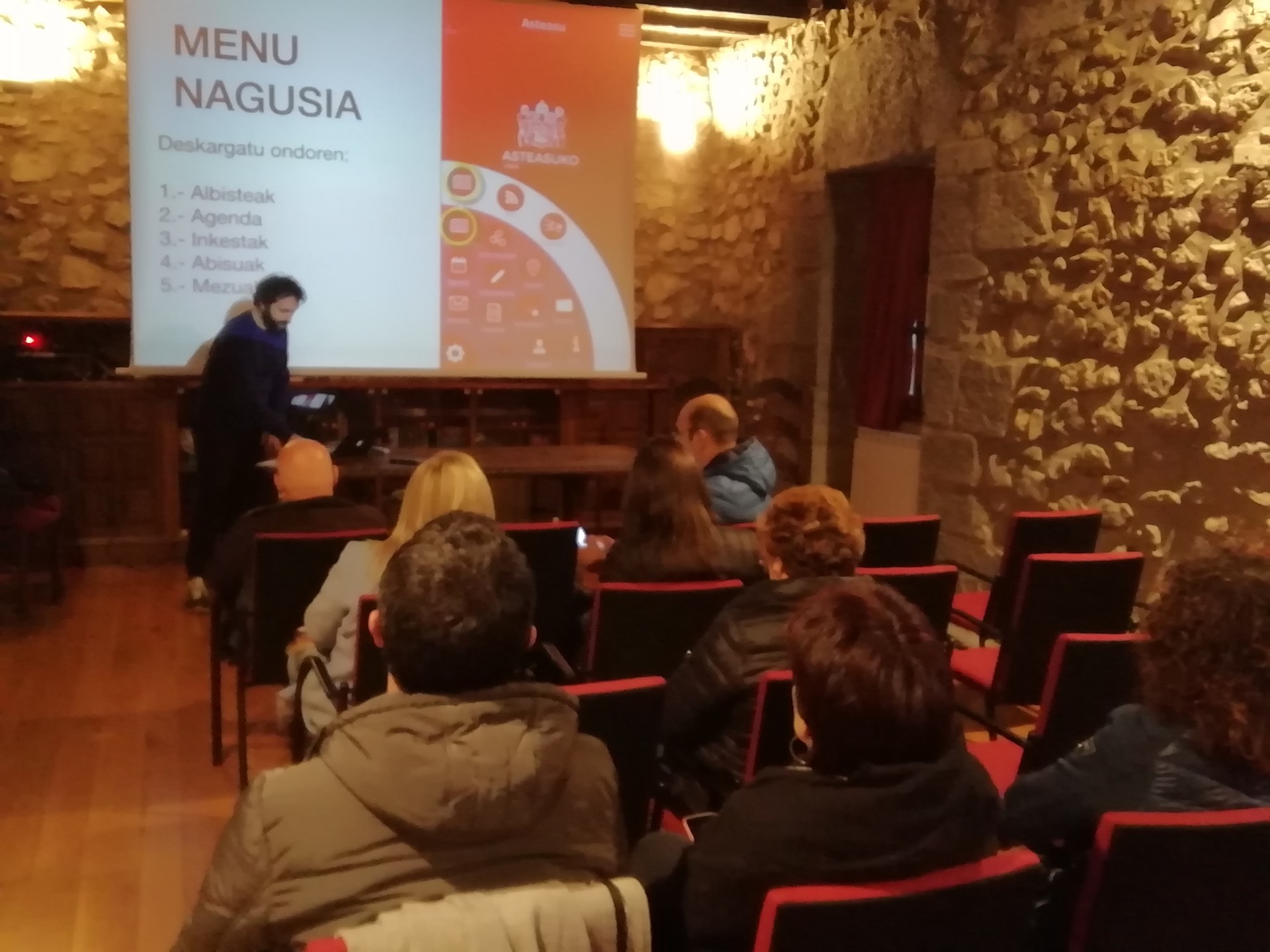 'Appa Asteasu' aplikazioa aurkeztu dute