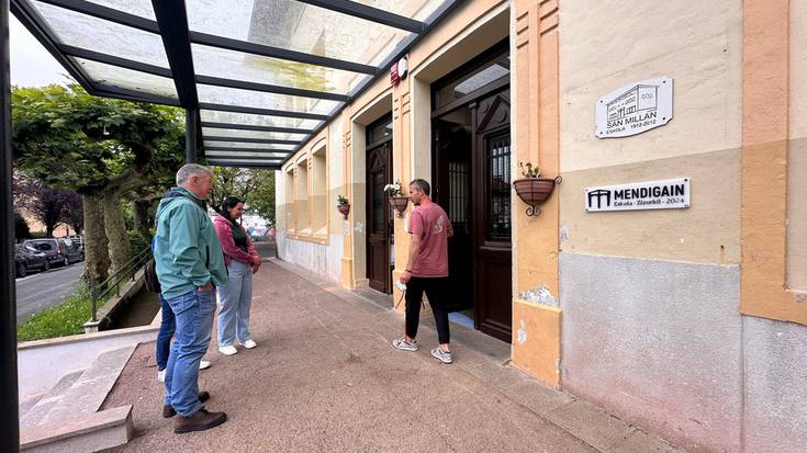 El Salvadorreko ordezkariek Pedro Mari Otaño eta Mendigain eskolak bisitatu dituzte senidetze astean