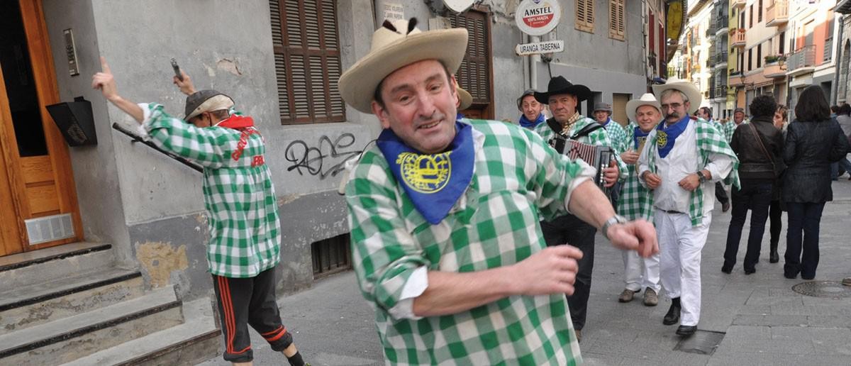 Konturatu orduko, Santakrutzak bertan dira
