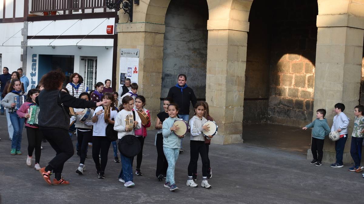Kantujira eta bertso-pilota saioa