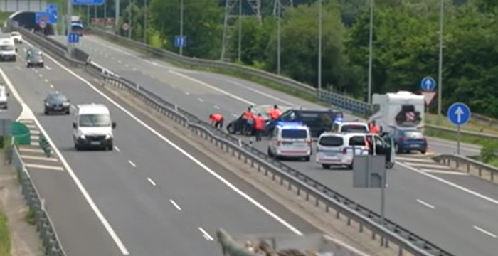 Hildako bat eta lau zauritu, A-15 errepidean, Urnieta parean izandako auto-istripu batean