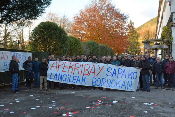 Lantegiak ateak ixten, bart gaueko dekretuaz geroztik