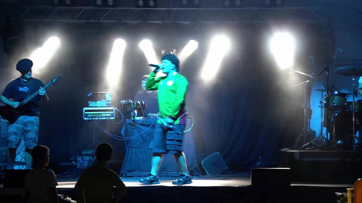 Xsakararen euskal euskal rap, hip-hop eta pop doinuak Etxeberrieta auzoan