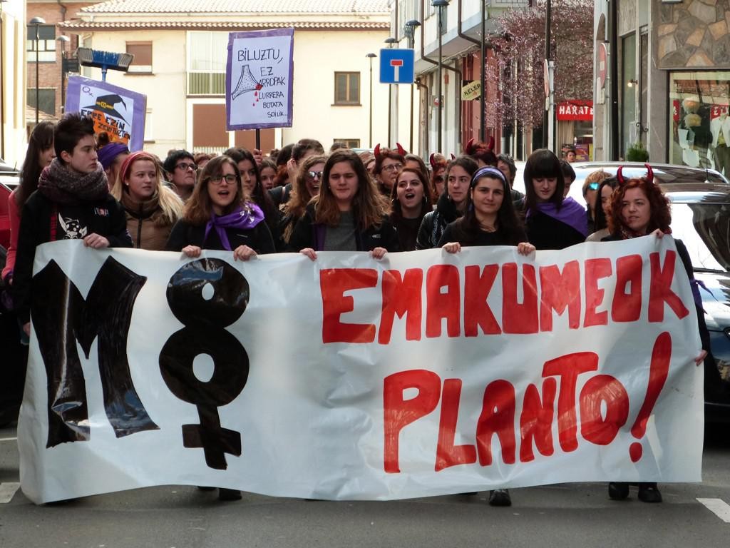 Mugimendu feministaren greba deialdia prestatzeko bilera Urigainen