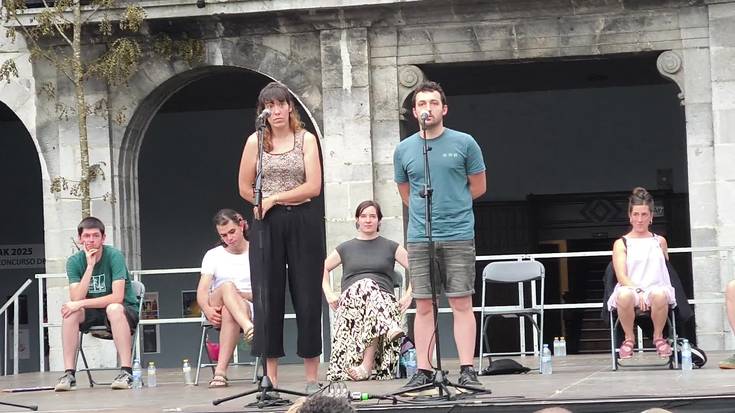 Bertso saioa Goikoplazan: Akaiza eta Illarregi: bi musikari, garai bateko arrakastari eutsi nahi batek, besteak ez