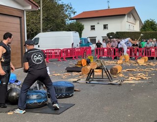 Xoxokan Telleria eta Etxeberria harrijasotzaileak eta Gabirondo eta Mugertza aizkolariak, proba konbinatuan