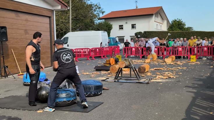 Xoxokan Telleria eta Etxeberria harrijasotzaileak eta Gabirondo eta Mugertza aizkolariak, proba konbinatuan