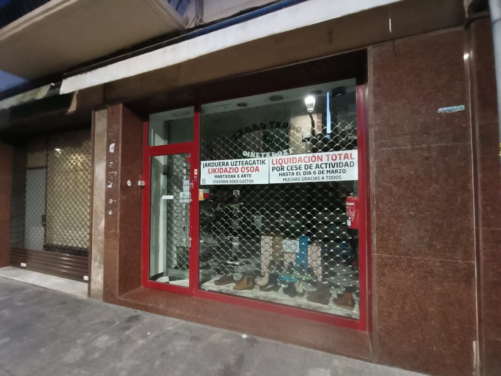 Itxiera iragarri duen Larrutxokon eta beste hainbat dendatan egingo dute outlet-a