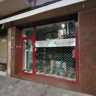 Itxiera iragarri duen Larrutxokon eta beste hainbat dendatan egingo dute outlet-a