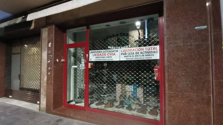 Itxiera iragarri duen Larrutxokon eta beste hainbat dendatan egingo dute outlet-a