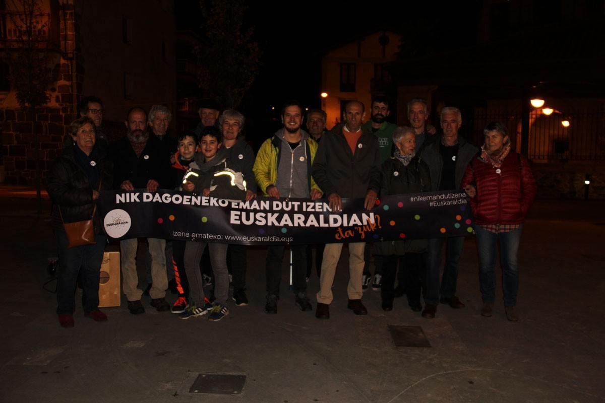 Kantujirarekin ekin diote Euskaraldiari Urnietan