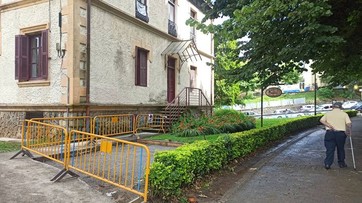 Bizikletak garbitzeko eta konpontzeko gunea, Urigain parean