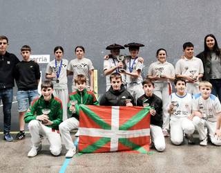 Gaztelekuko lau pilotari gazte aritu ziren Arraten jokatu ziren Gipuzkoa mailako hiru finaletan