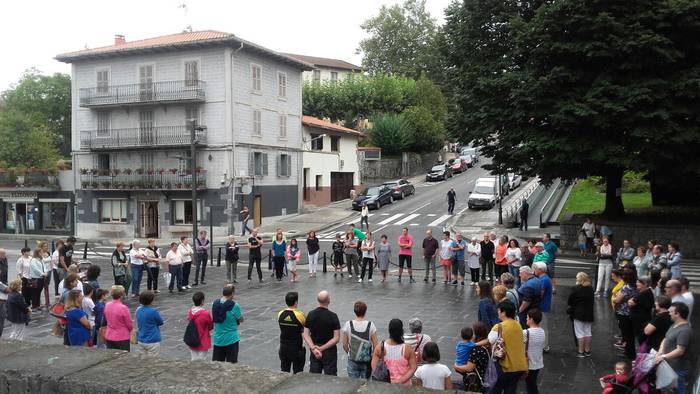 Dozenaka lagun Andoaingo elkarretaratzean