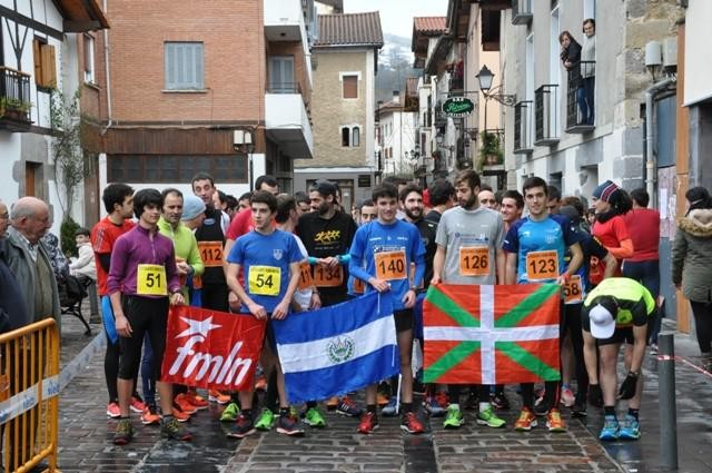 Eguraldi hotzarekin egin dute Kros solidarioa