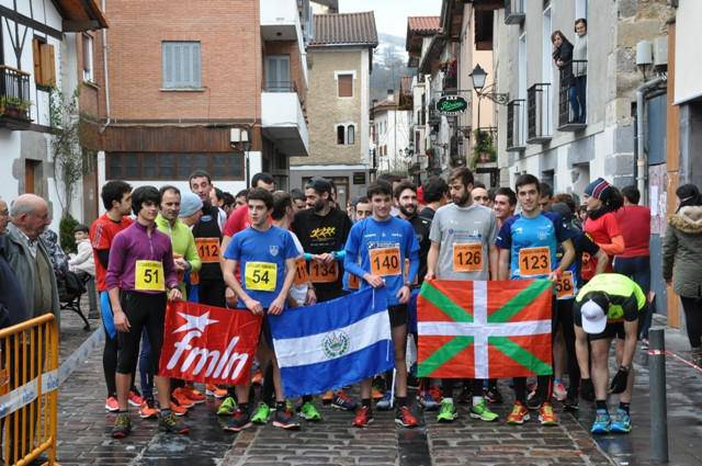 Eguraldi hotzarekin egin dute Kros solidarioa