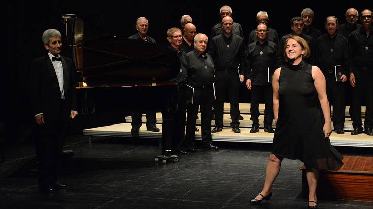 Myriam Ulanga organista eta Easo Abesbatza Beteranoa, San Martin parrokian larunbatean
