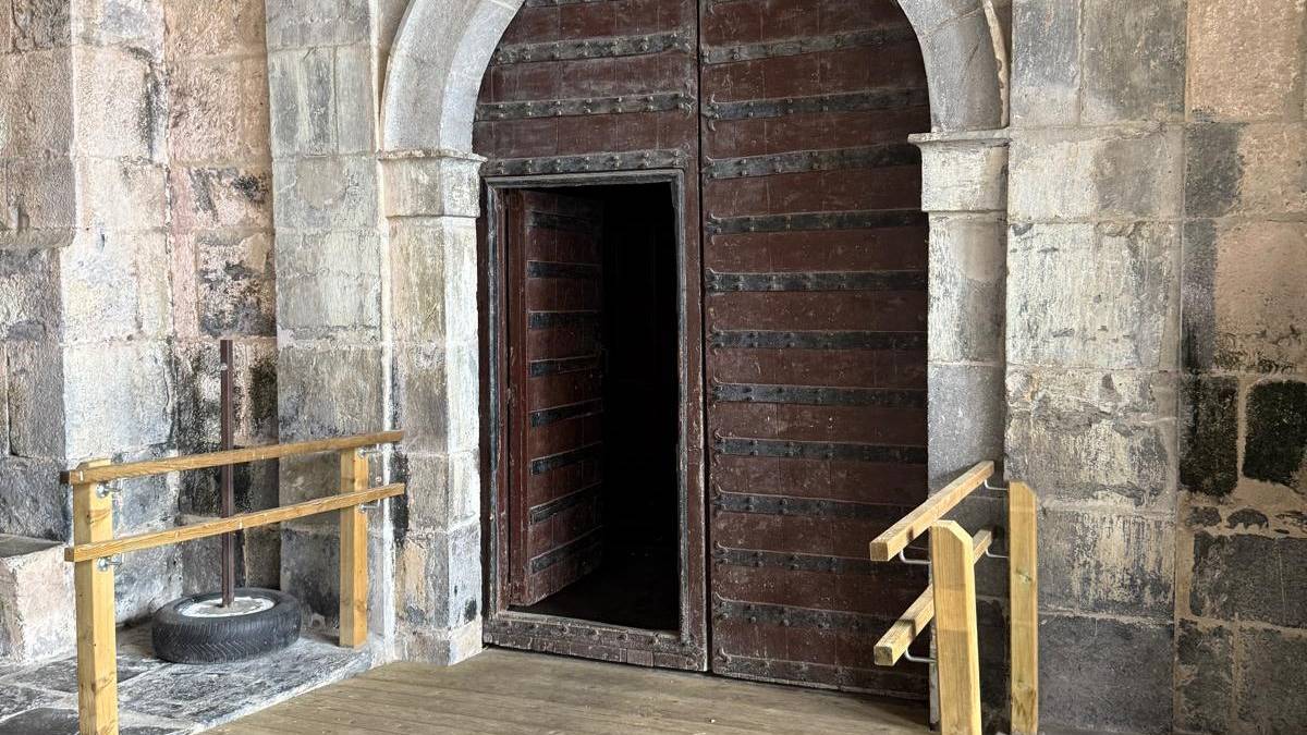 Herriguneko eliza babesleku klimatiko gisa irekiko dute Zizurkilen