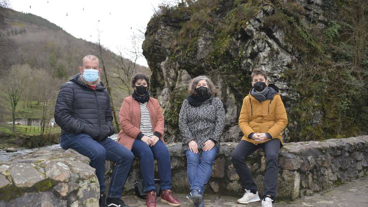 “Ez dugu uste Unanibian tirolina bat jartzeak lekua aberastuko duenik”