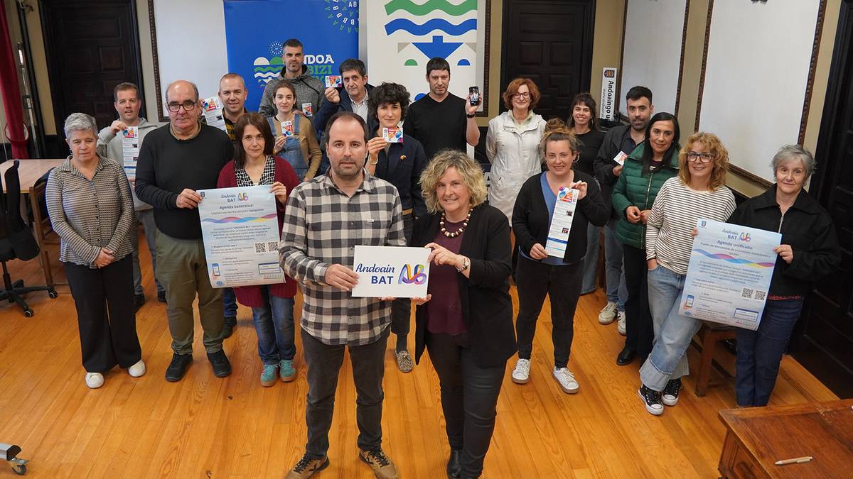 Herriko ekitaldi anitzen berri edukitzeko “Andoain BAT” agenda bateratua aurkeztu dute
