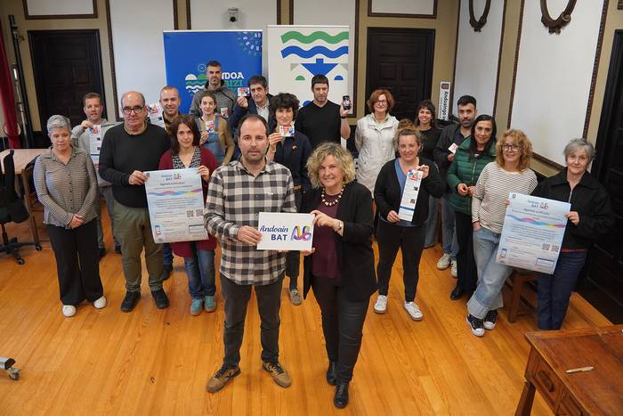 Herriko ekitaldi anitzen berri edukitzeko “Andoain BAT” agenda bateratua aurkeztu dute