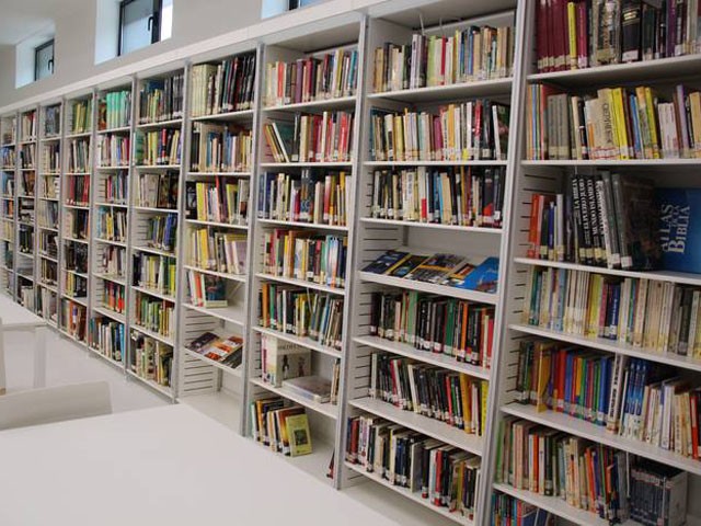 Plazida Otaño liburutegiak laugarrenez jaso du Maria Moliner saria, desinformazioari aurre egiteko proiektuagatik