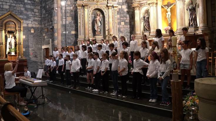 Donostia, Zarautz eta Urnietako musika eskoletako ikasleen emanaldia: "Bonse aba"