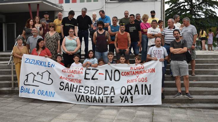 Saihesbidea eskatzeko manifestazioa egin zuten Zizurkilen
