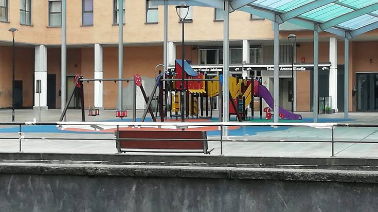 Estatu terrorismoa salatzen duten pankartak kendu dituzte