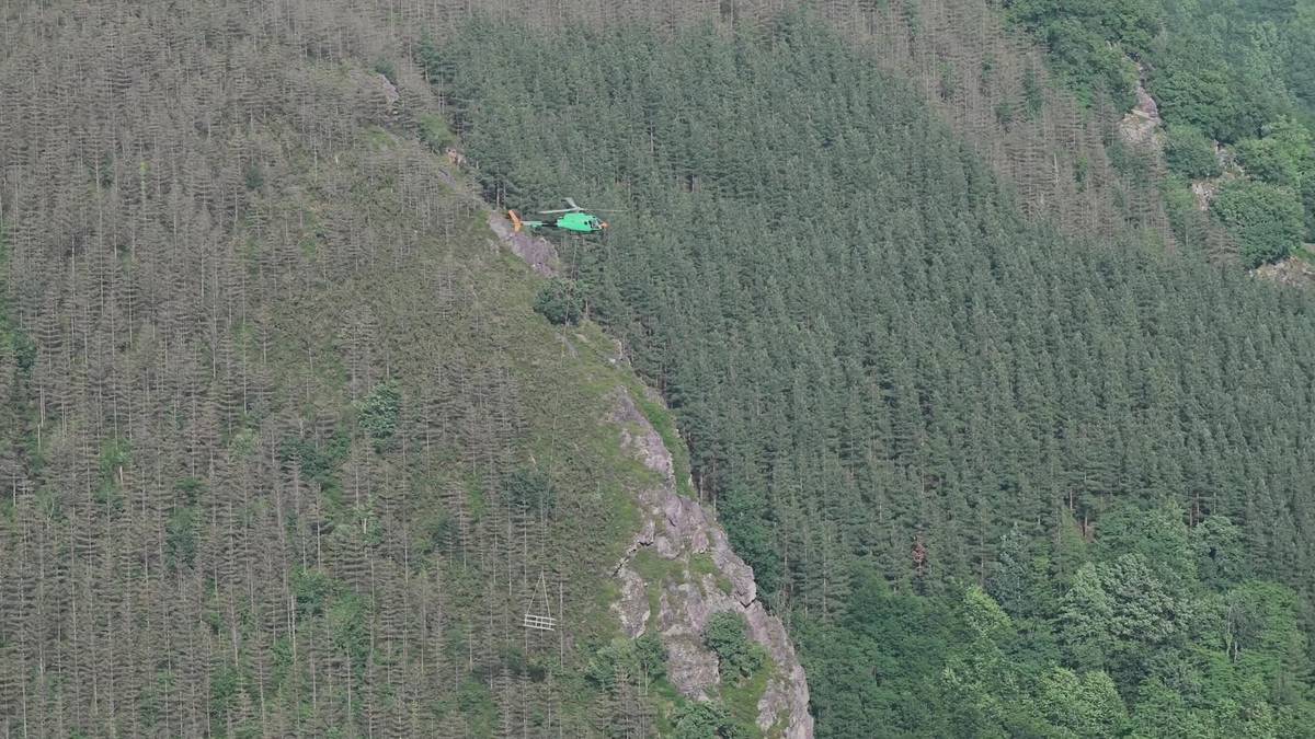 Bertxingo kanalaren konponketa aurreko prestaketa-lan ikusgarria, helikopteroak lagunduta