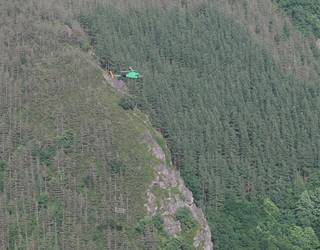 Bertxingo kanalaren konponketa aurreko prestaketa-lan ikusgarria, helikopteroak lagunduta