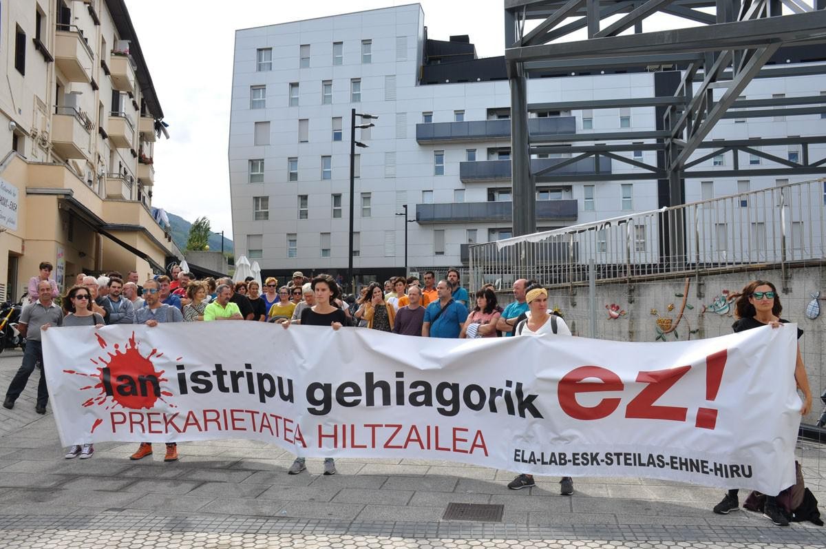 Elkarretaratzea egin dute, lan istripua salatzeko