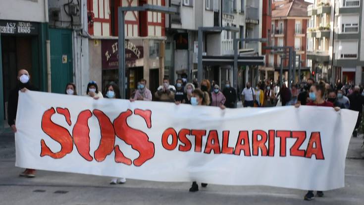Ostalarien aldeko manifestazioa Kale Nagusian