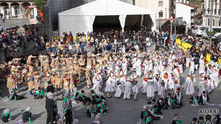 Ikastetxeen Ostegun Gizeneko kalejira, irudietan