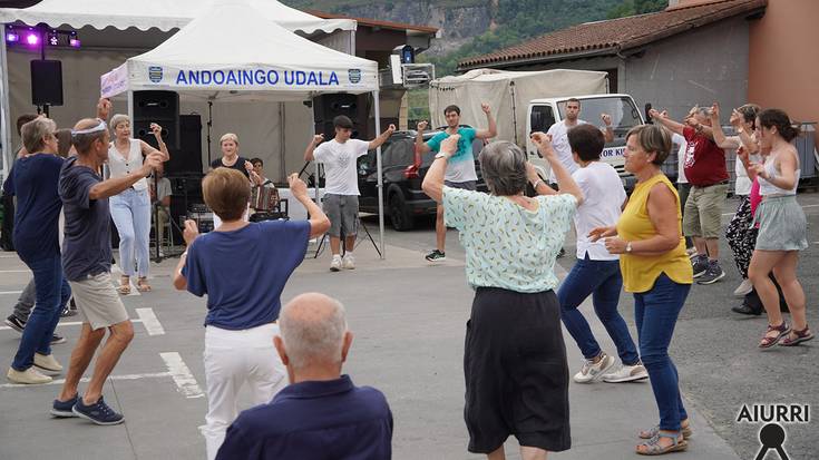 Erromeria polita Elustondo anai-arreba trikitilariekin