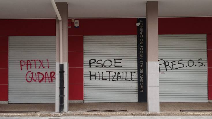 Pintaketen aurkako desadostasun politikoa, bi adierazpen ezberdinetan