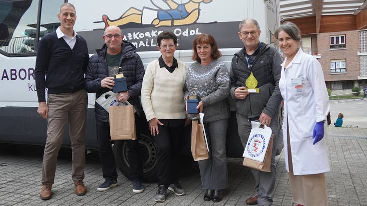 Carlos Alamo, Ana Maria Pascual eta Fco. Javier Pastor odol emaileei aitortza egin die
