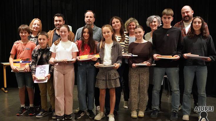 Idazle gazteek Martin Ugalde ipuin lehiaketako sariak jaso dituzte
