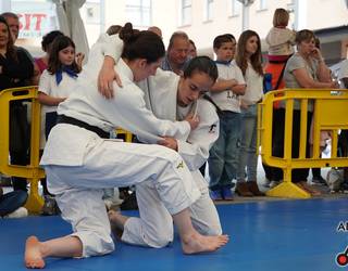 Judo elkarteko kideen erakustaldia Zumea plazan
