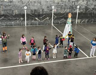 Frontoian egin dute inauteri festa