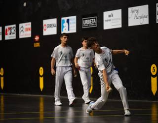 Herriarteko Pilota Txapelketako finalerdiak, igandean Adunan