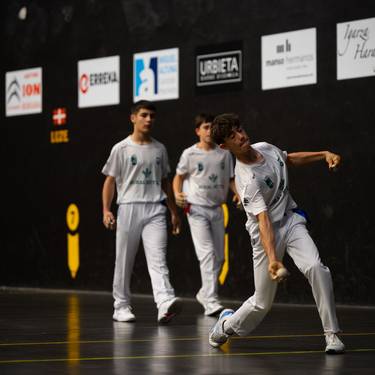 Herriarteko Pilota Txapelketako finalerdiak, igandean Adunan