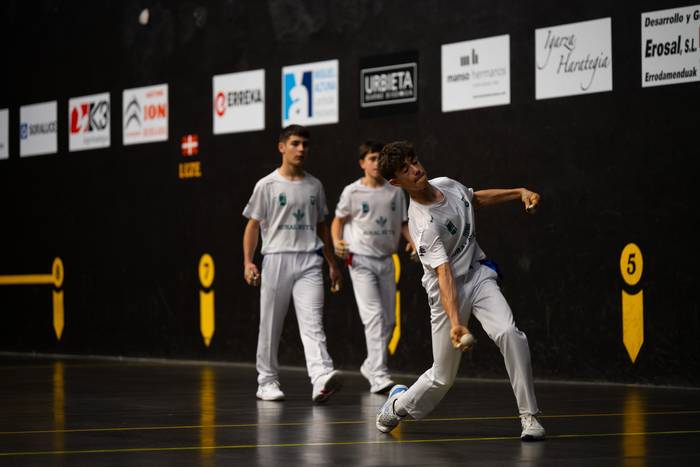 Herriarteko Pilota Txapelketako finalerdiak, igandean Adunan