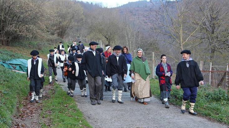 Aduna eta Larraulen ere, ekitaldiz blai