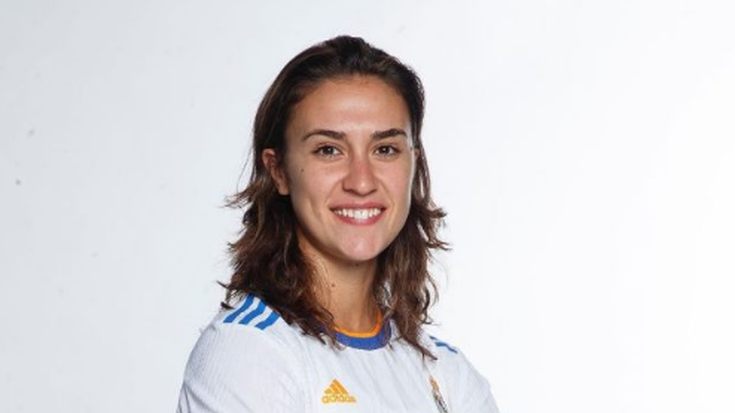 Nahikari Garcia, zuriz jantzita