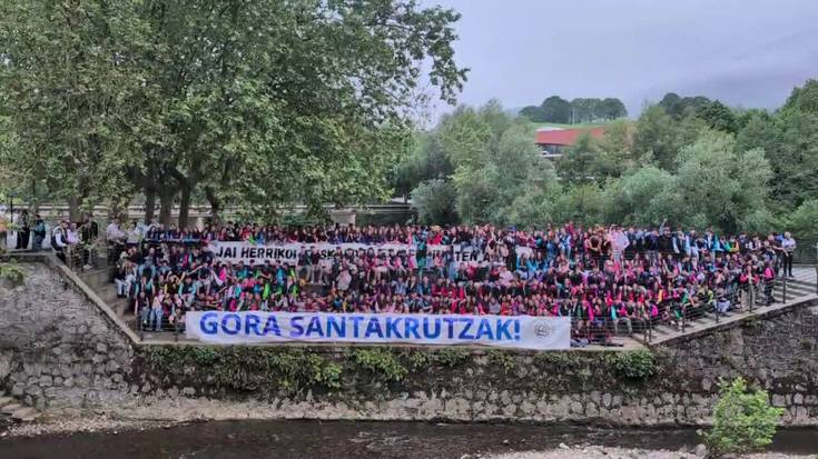 Gautxoriak, gaupasako argazkia ateratzeko prest