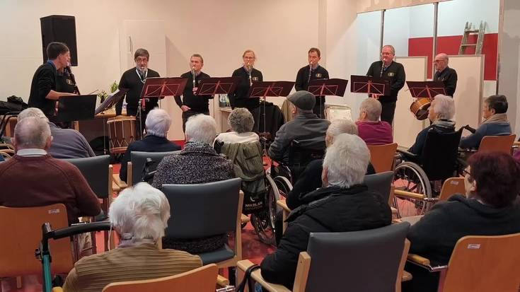 Olagaingo txistulariak San Juan Bataiatzailea zahar egoitzan