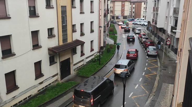 Bazkardoko biribilgunea itxita dagoenez trafikoa berbideratu dute zenbait puntutan