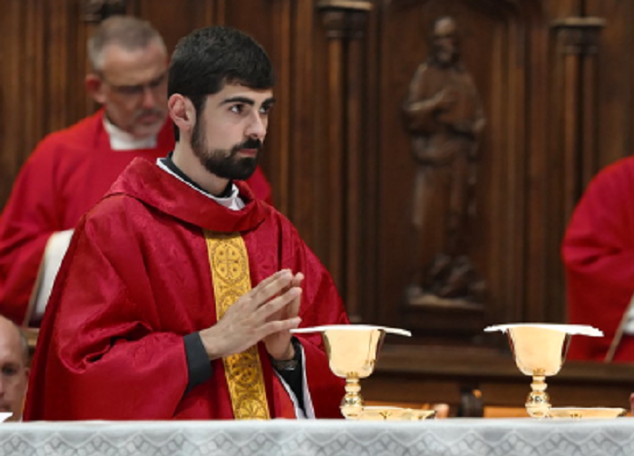 Mikel Ormazabal Etxeberria 28 urteko gaztea, Urnietako apaiz berria